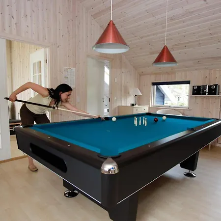 10 Person In Rodby-by Traum