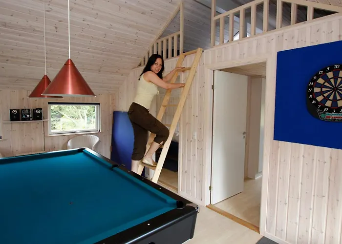 10 Person In Rodby-by Traum